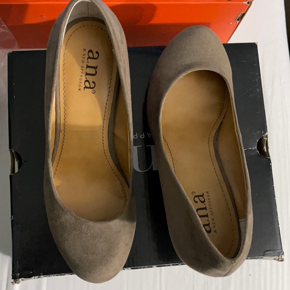 Size 7 A.N.A Kenny Taupe